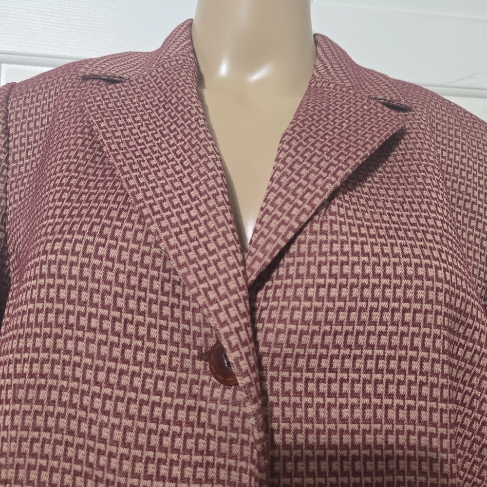 Le Suit Burgundy Textured Blazer. #150 - Picture 4 of 4